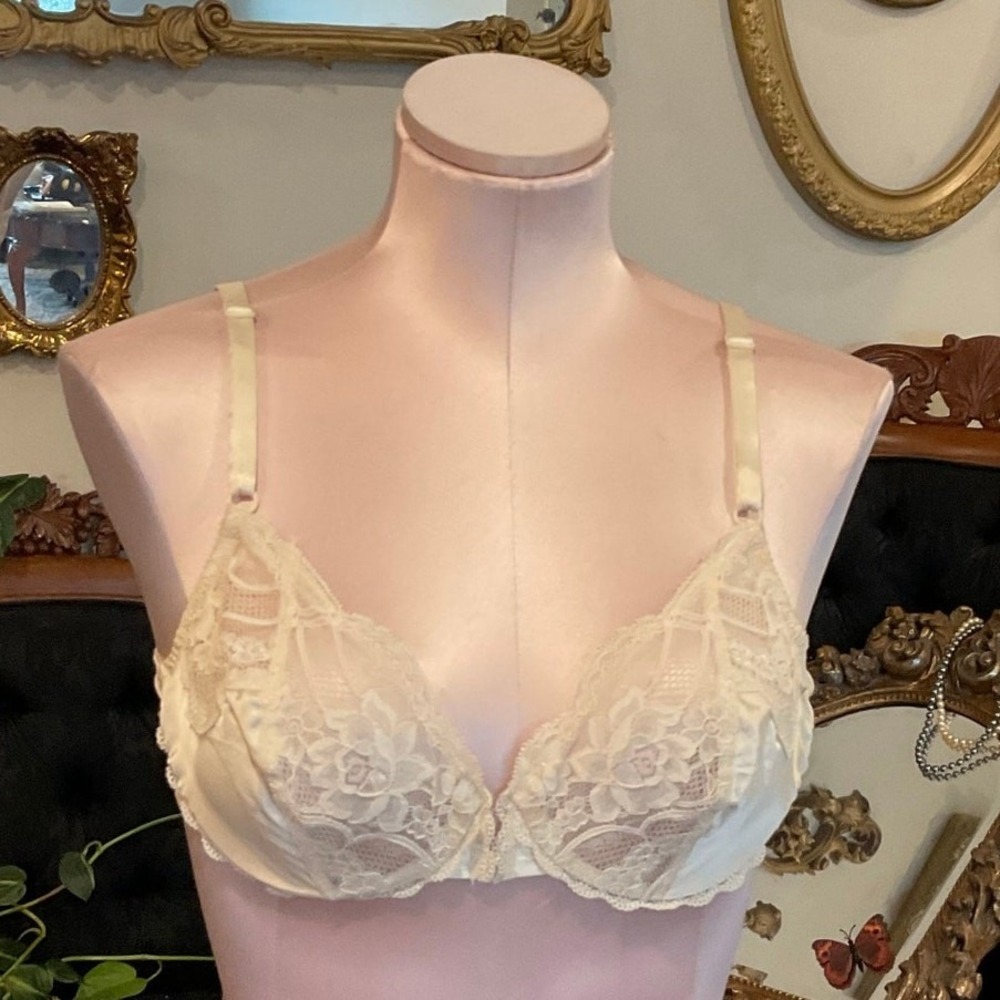Vintage Victoria's Secret Gold Tag Embroidered Lace Semi-Sheer Bra Size 36B